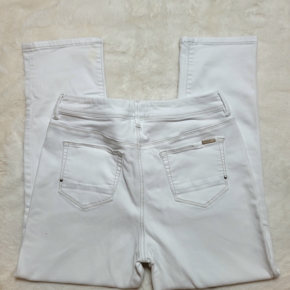 Chicos So Slimming cropped white pant - Picture 2 of 10
